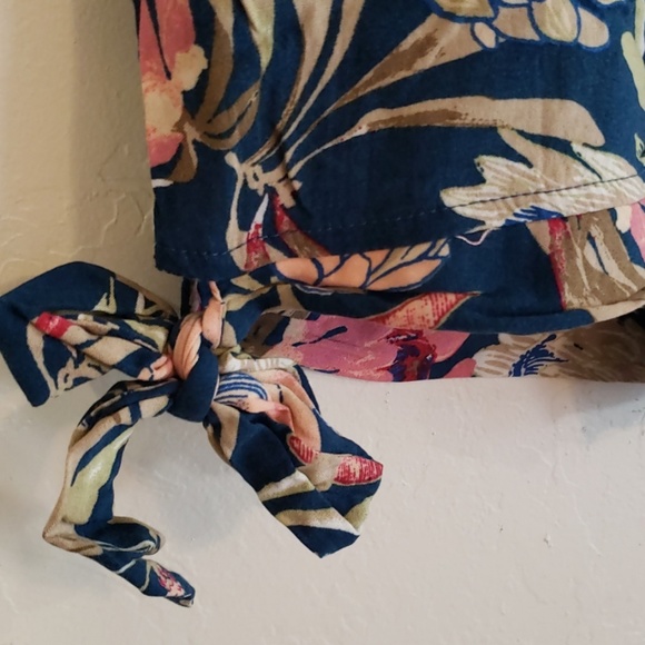 GYPSIES & MOONDUST Floral Shorts - Picture 3 of 4